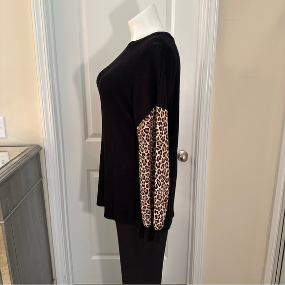 Chic Soul brand. Leopard print. Long sleeve blouse. Size 1X. - Picture 3 of 7
